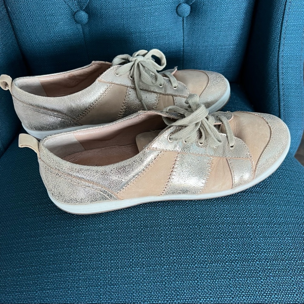 Nurture Watsonn Leather Gold Metallic Sneakers